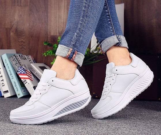 2020 autumn and winter new leather surface increased thick sole leisure travel running women's shoes